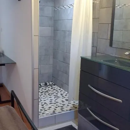 - De Hotel Pressins